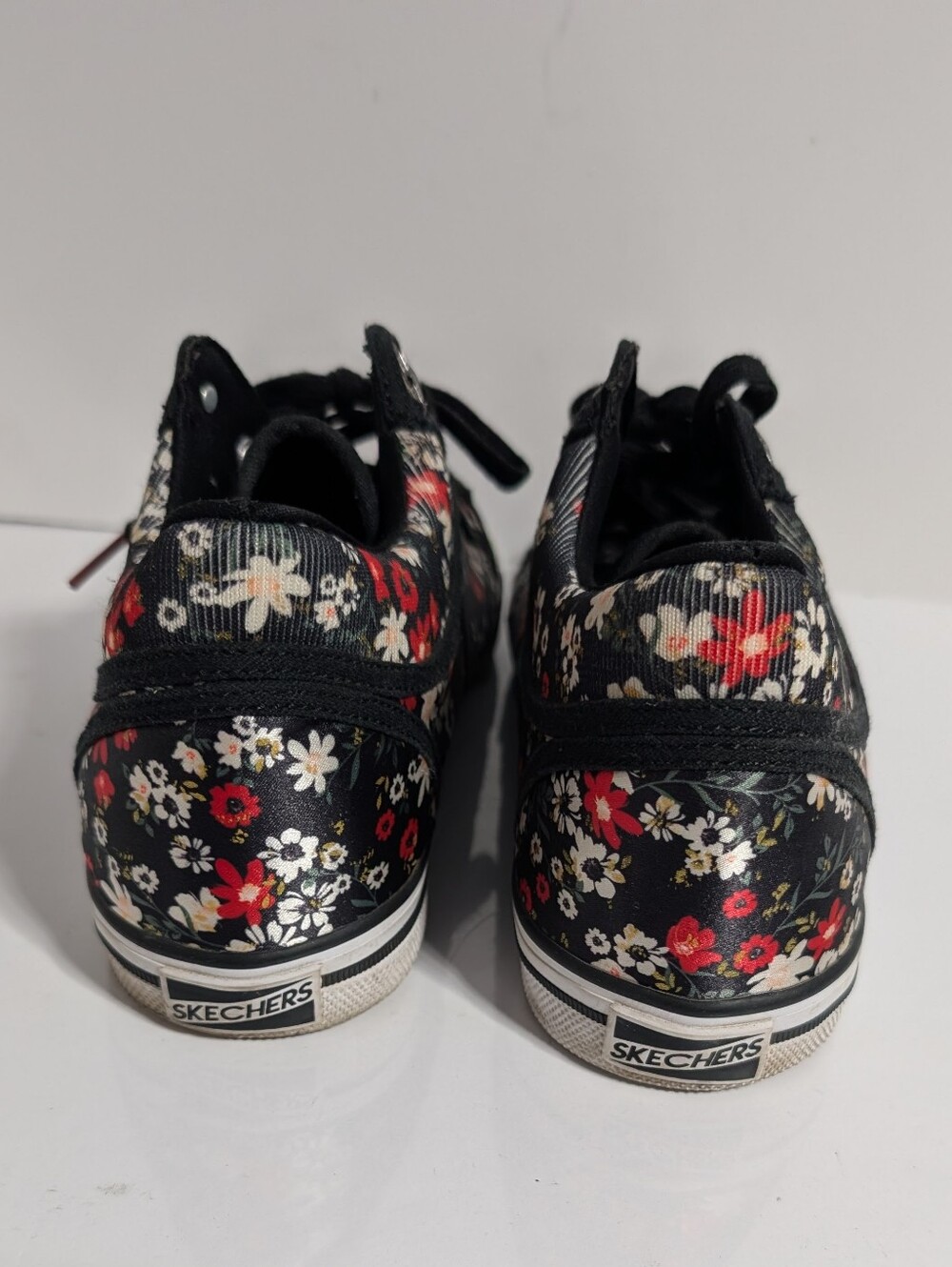 Skechers Black Floral Low-Top Lace-Up Sneakers - Picture 4 of 9